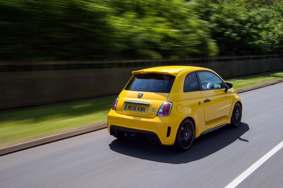  Abarth 695 Biposto Record (312) 2015 года  (UK) (фото 9 из 31)
